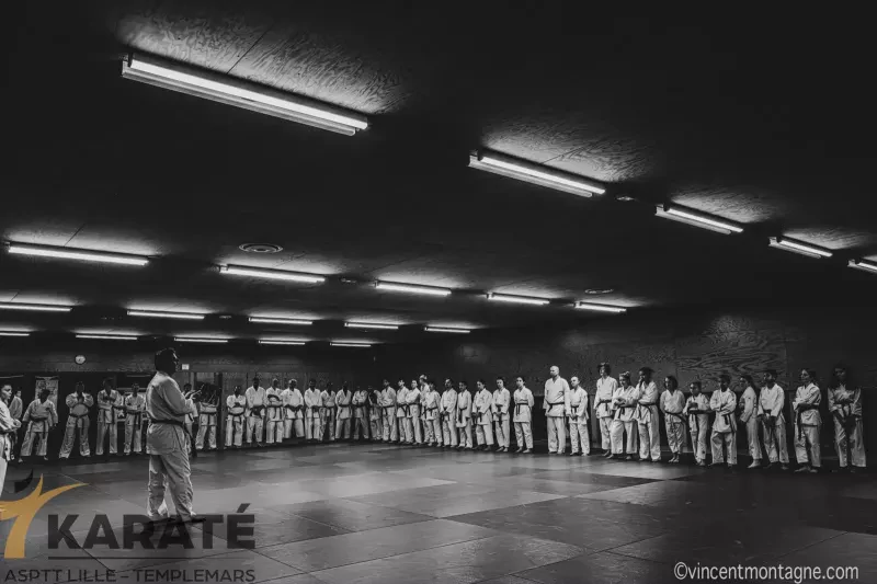 Discipline et concentration au dojo