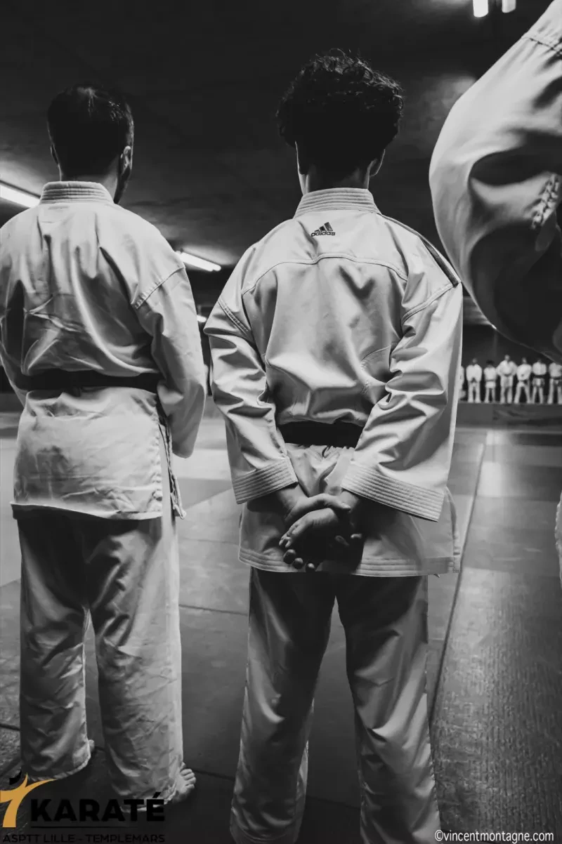 Avant le salut — respect et tradition
